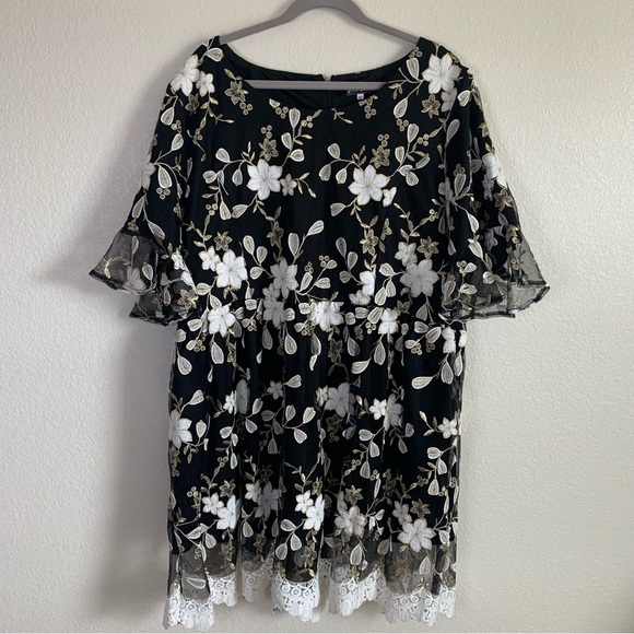 Embroidered dress - Picture 1 of 11